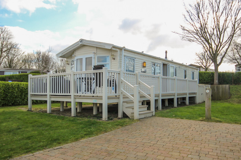 Willerby Brockenhurst 2016 at Allhallows, Kent. 3 bedrooms, decking, DG/CH