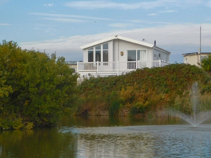 Willerby Pinehurst Lodge 2016 at Romney Sands, Kent. Beautiful lakeside pitch