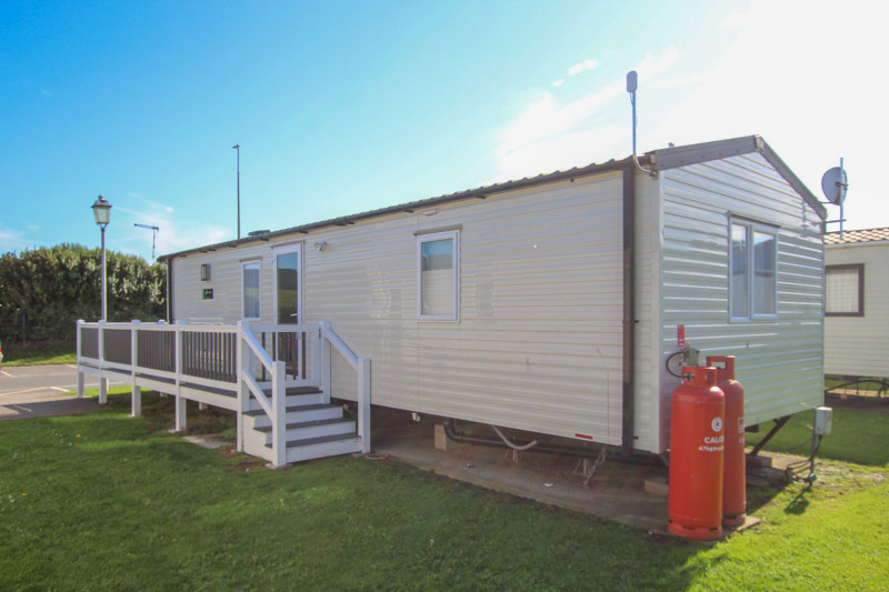 Nearly-new Willerby Midhurst 2024 static caravan at New Beach, Dymchurch, Kent