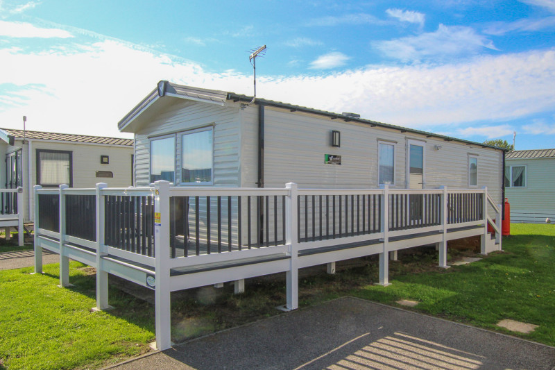 Nearly-new Willerby Midhurst 2024 static caravan at New Beach, Dymchurch, Kent