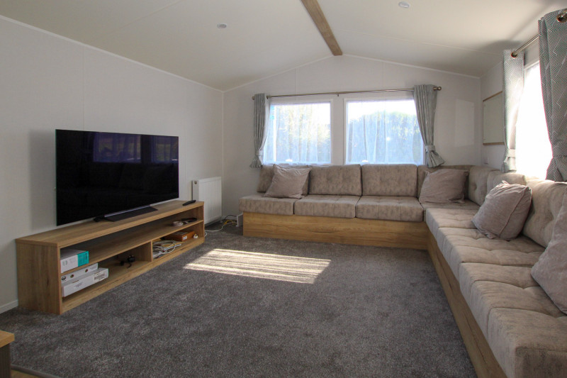 Nearly-new Willerby Midhurst 2024 static caravan at New Beach, Dymchurch, Kent