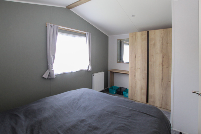 Nearly-new Willerby Midhurst 2024 static caravan at New Beach, Dymchurch, Kent