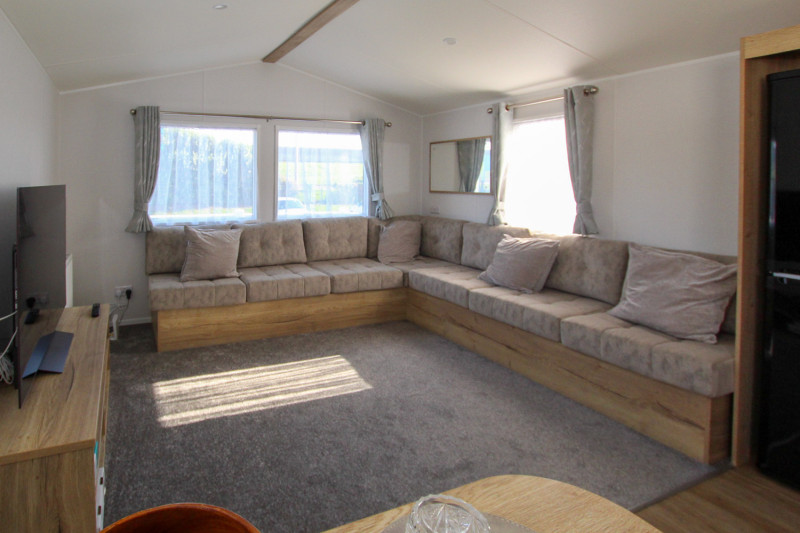 Nearly-new Willerby Midhurst 2024 static caravan at New Beach, Dymchurch, Kent