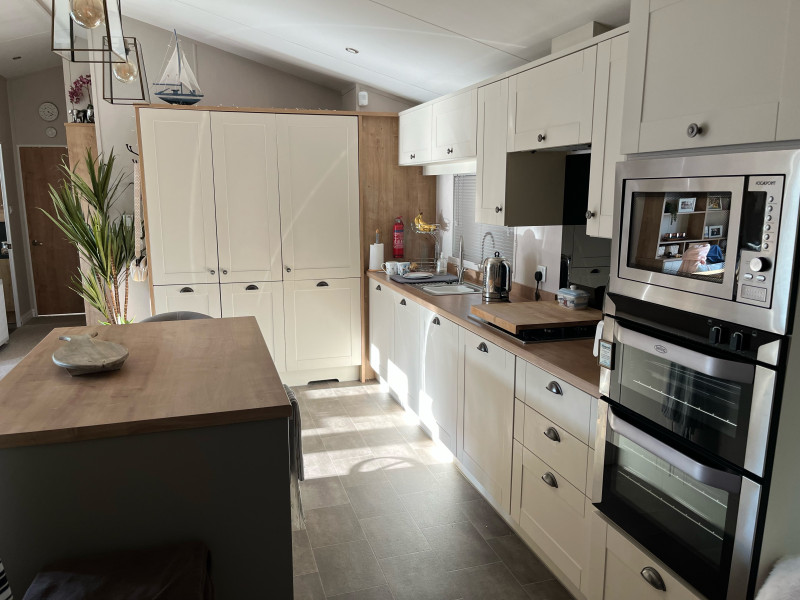 Willerby Pinehurst 2018 lodge for sale sited at Bembridge, Isle Of Wight