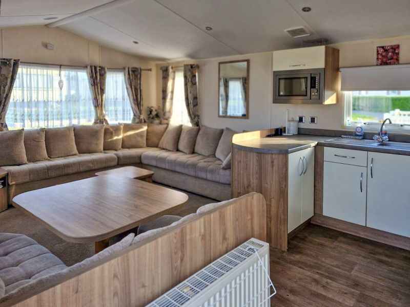 Willerby Rio 2014 static caravan + decking at Allhallows, Kent. Great condition