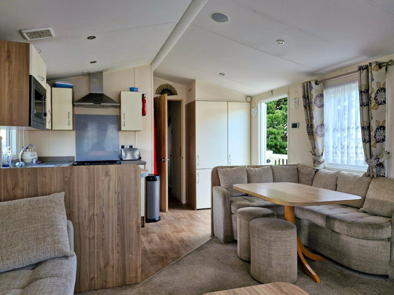 Willerby Rio 2014 static caravan + decking at Allhallows, Kent. Great condition