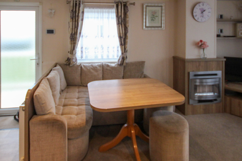 Willerby Rio 2014 static caravan + decking at Allhallows, Kent. Great condition