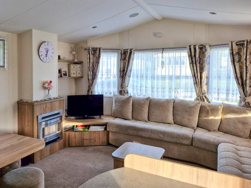 Willerby Rio 2014 static caravan + decking at Allhallows, Kent. Great condition