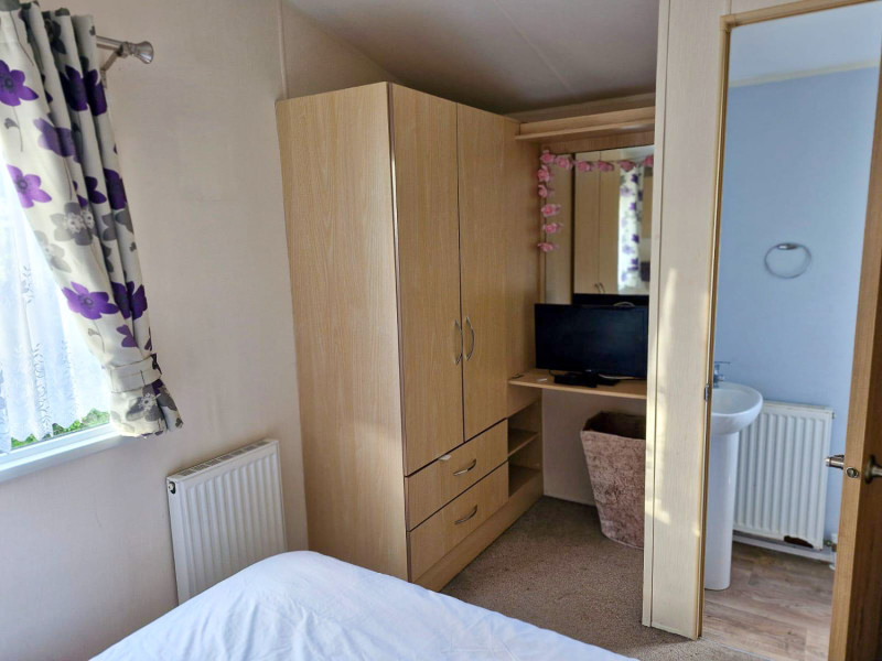 Willerby Rio 2014 static caravan + decking at Allhallows, Kent. Great condition