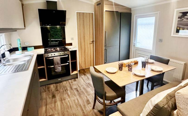 2 Bedroom, Executive Luxury Caravan For Sale in A Beautiful Area Of Gower