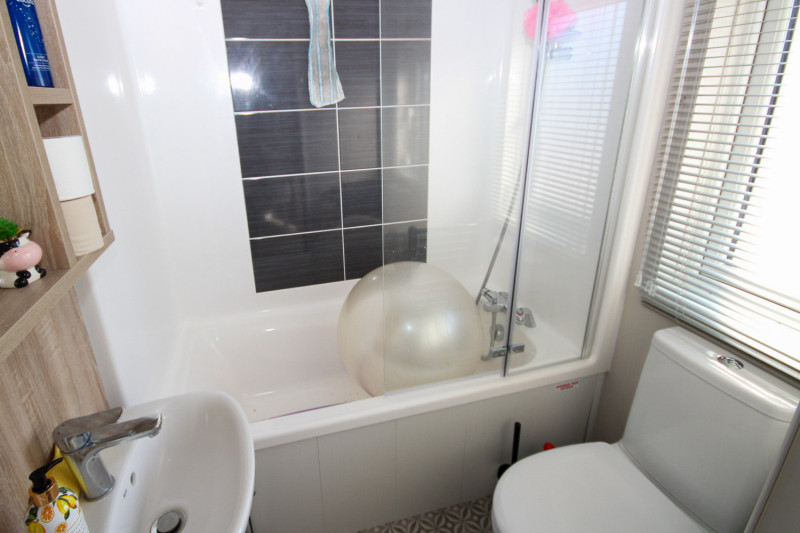 Willerby Vogue Classique 2022 static caravan for private sale sited at Haven’s Kent Coast Holiday Park, Allhallows