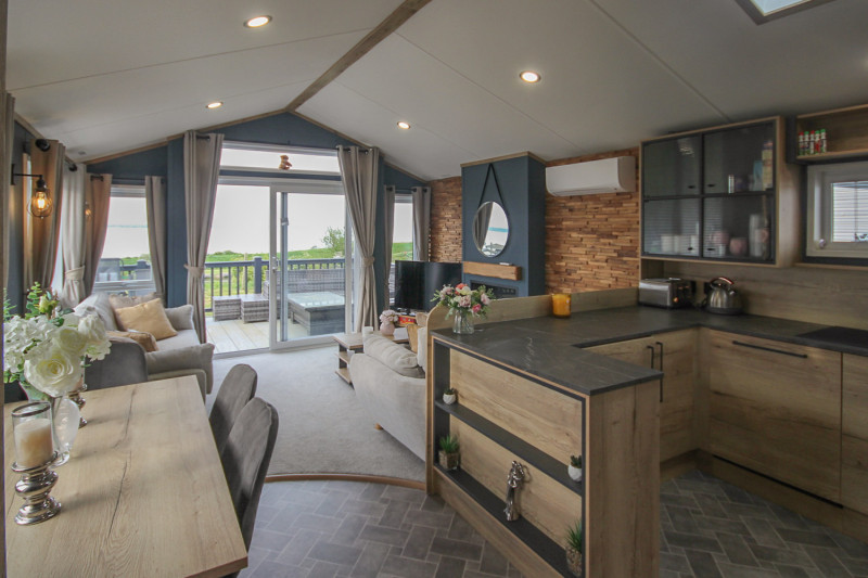 ABI Westwood Lodge 2022 sited at Allhallows, Kent. Great condition and stunning pitch