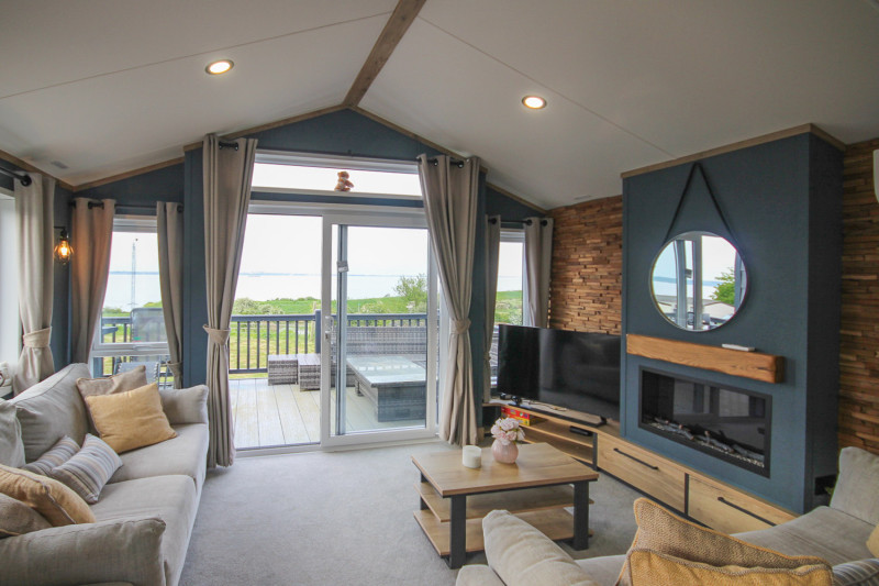 ABI Westwood Lodge 2022 sited at Allhallows, Kent. Great condition and stunning pitch