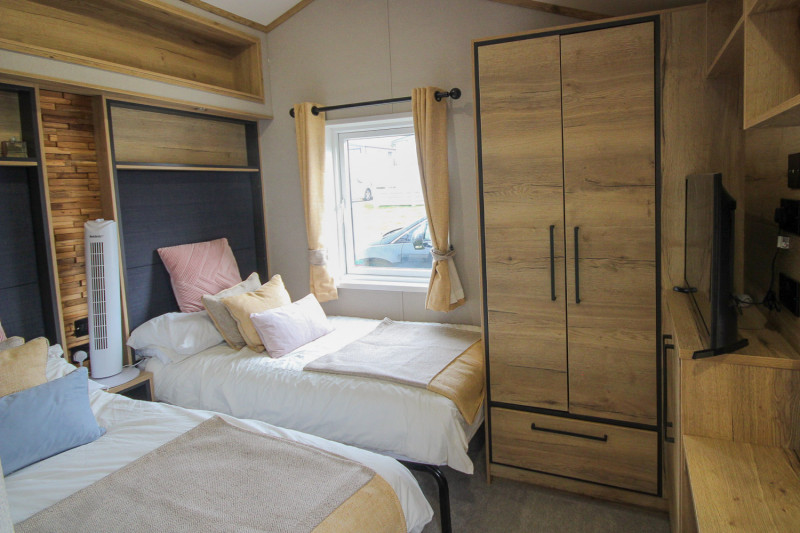 ABI Westwood Lodge 2022 sited at Allhallows, Kent. Great condition and stunning pitch