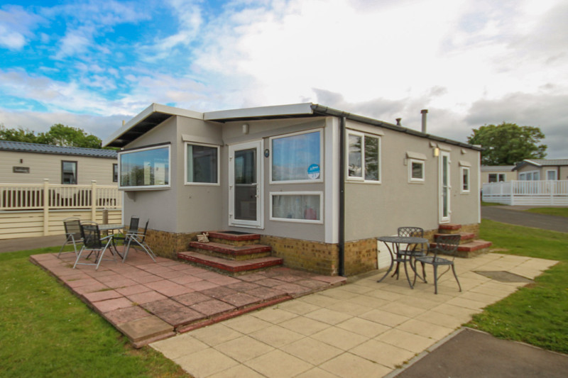 Brentmere Twin Chalet 1989 sited at Allhallows, Kent. 3 bedrooms. Fully renovated