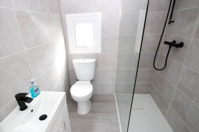 Brentmere Twin Chalet 1989 sited at Allhallows, Kent. 3 bedrooms. Fully renovated
