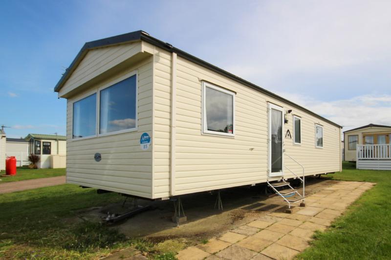 Atlas Moonstone 2017 sited on a Thameside pitch at Kent Coast, Allhallows