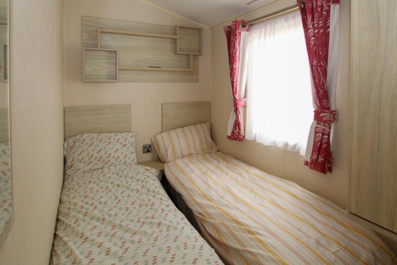 4 bedroom (10 berth) Willerby static caravan at New Beach, Dymchurch, Kent