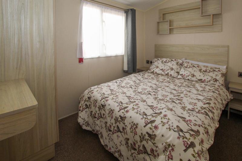4 bedroom (10 berth) Willerby static caravan at New Beach, Dymchurch, Kent