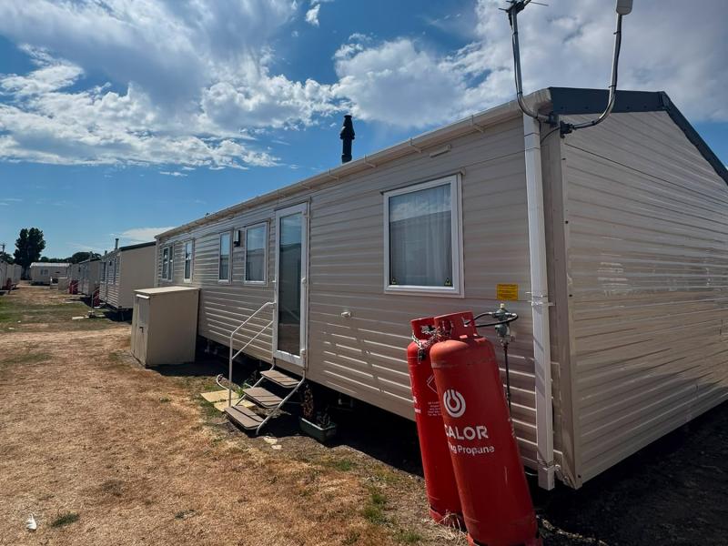 4 bedroom (10 berth) Willerby static caravan at New Beach, Dymchurch, Kent