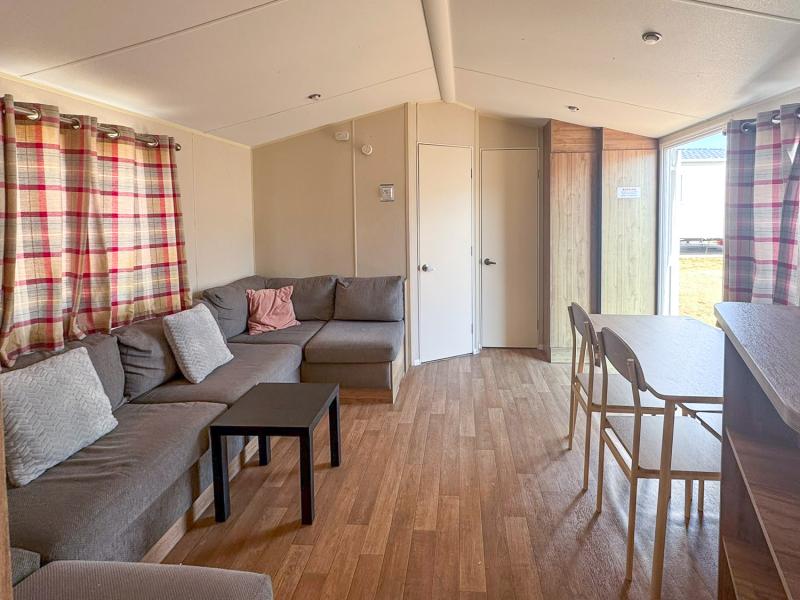 4 bedroom (10 berth) Willerby static caravan at New Beach, Dymchurch, Kent