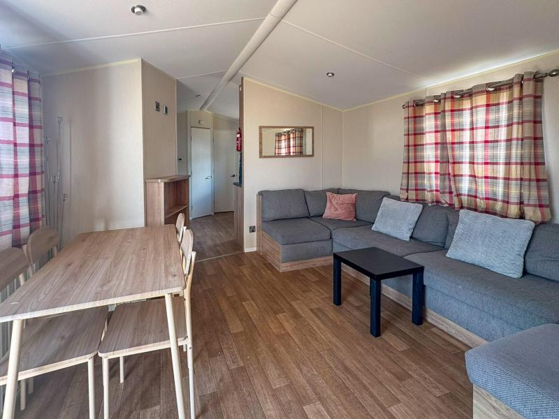 4 bedroom (10 berth) Willerby static caravan at New Beach, Dymchurch, Kent